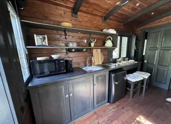 Отель Roulotte / Tiny House Dans Les Alpilles Сен-Реми-де-Прованс Экстерьер фото