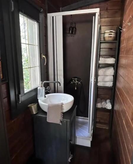 Отель Roulotte / Tiny House Dans Les Alpilles Сен-Реми-де-Прованс Экстерьер фото